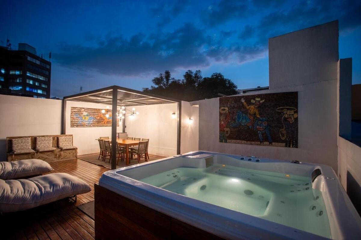 Vakantiehuis Luxury House With Terraces And Jacuzzi